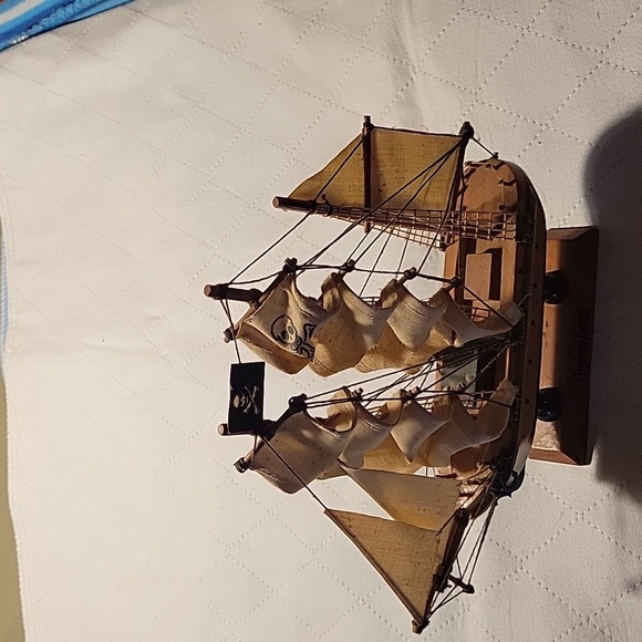 Replica of Pirate Ship - Picture 5 of 6